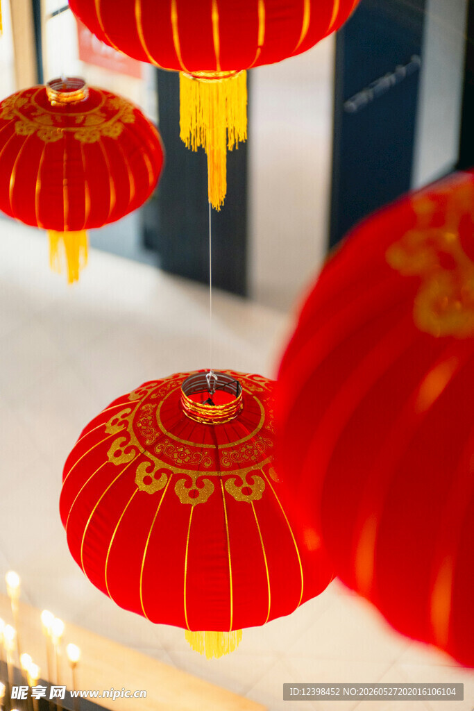 喜庆红灯笼悬挂场景