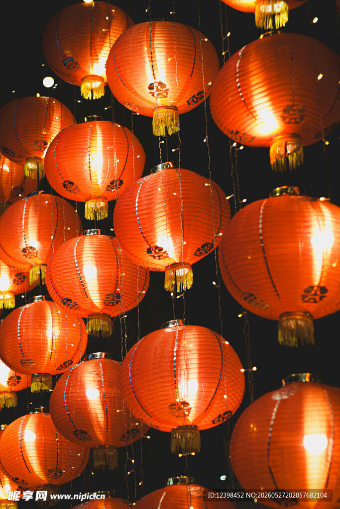 红灯笼高高挂