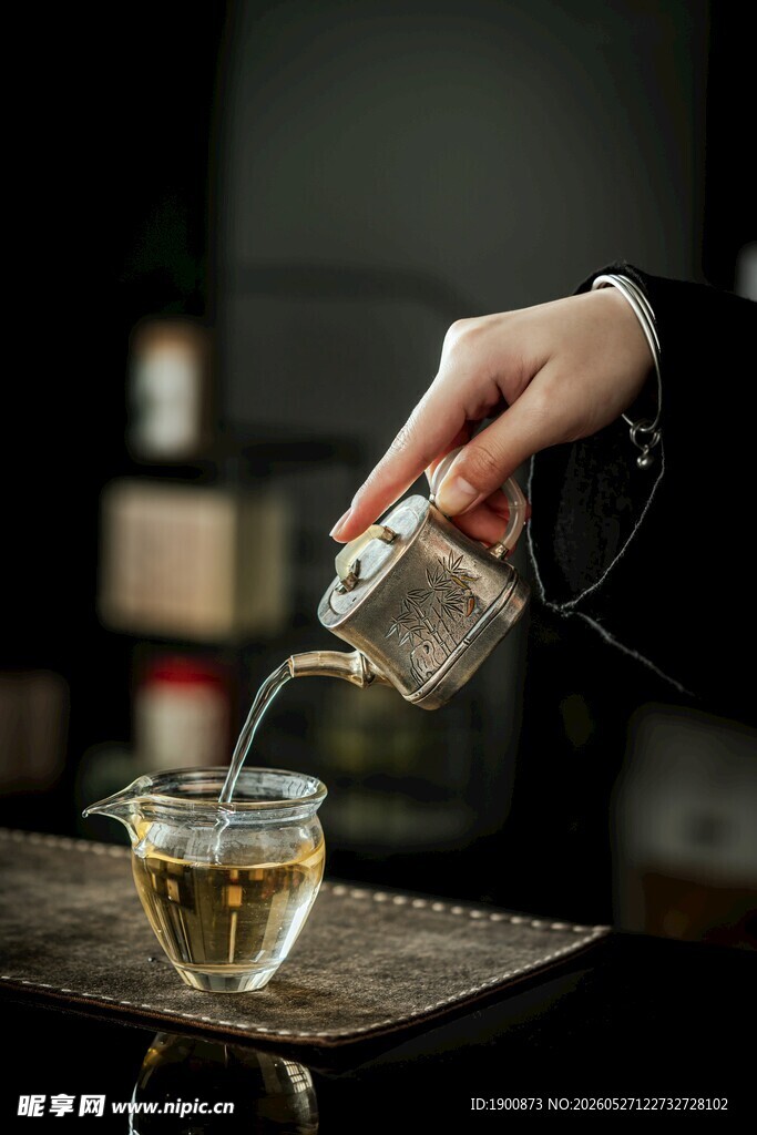 手冲茶瞬间