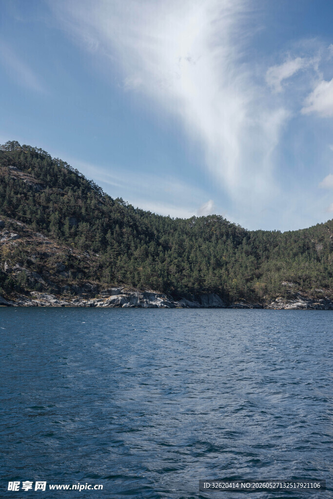 碧海青山间的自然美景