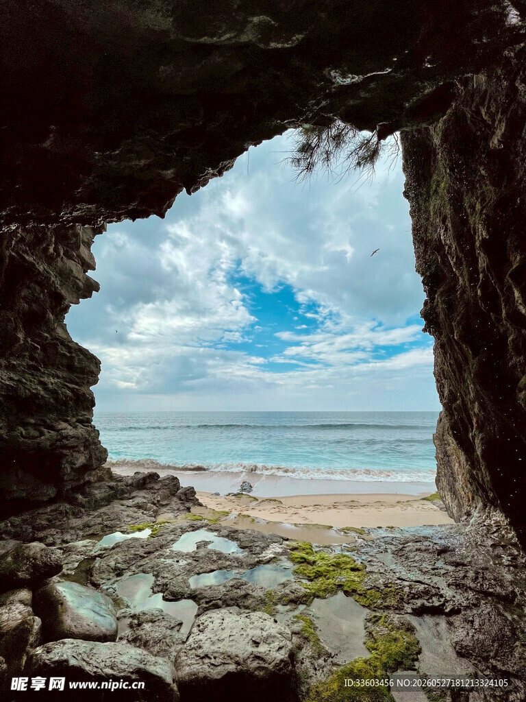洞穴望海美景