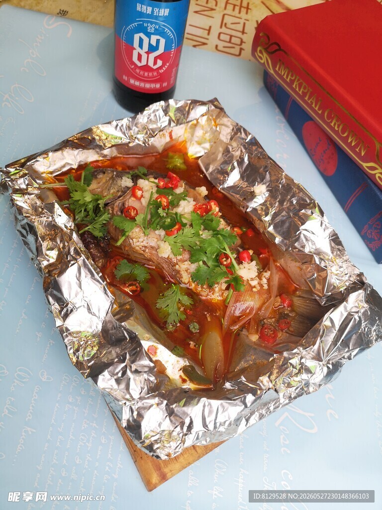 锡纸包裹的美味香辣烤鱼