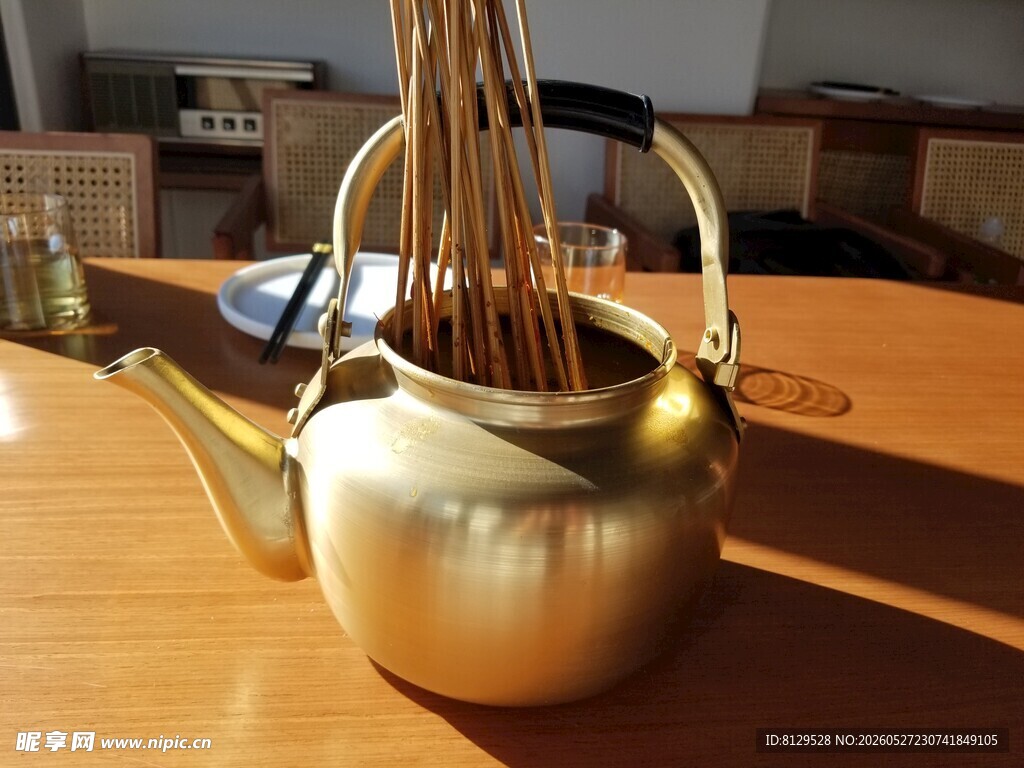 金色茶壶配香薰棒摆件