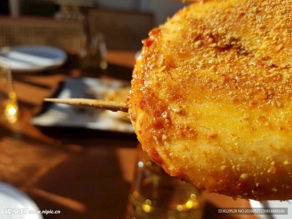 金黄酥脆炸物特写
