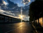 夕阳下的宁静道路风景
