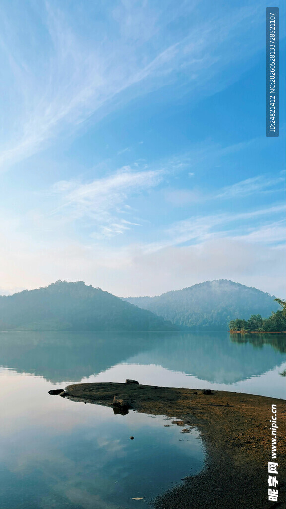 宁静山水湖面风光美景