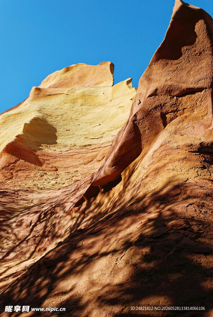 壮丽丹霞地貌山峰景观