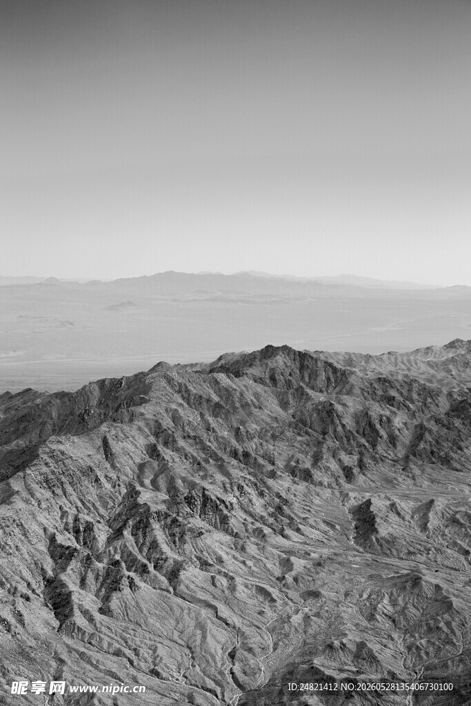荒凉山脉景观