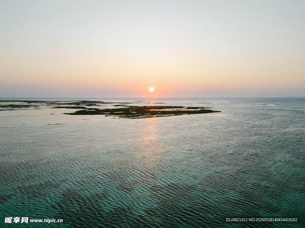 海上日出小岛美景