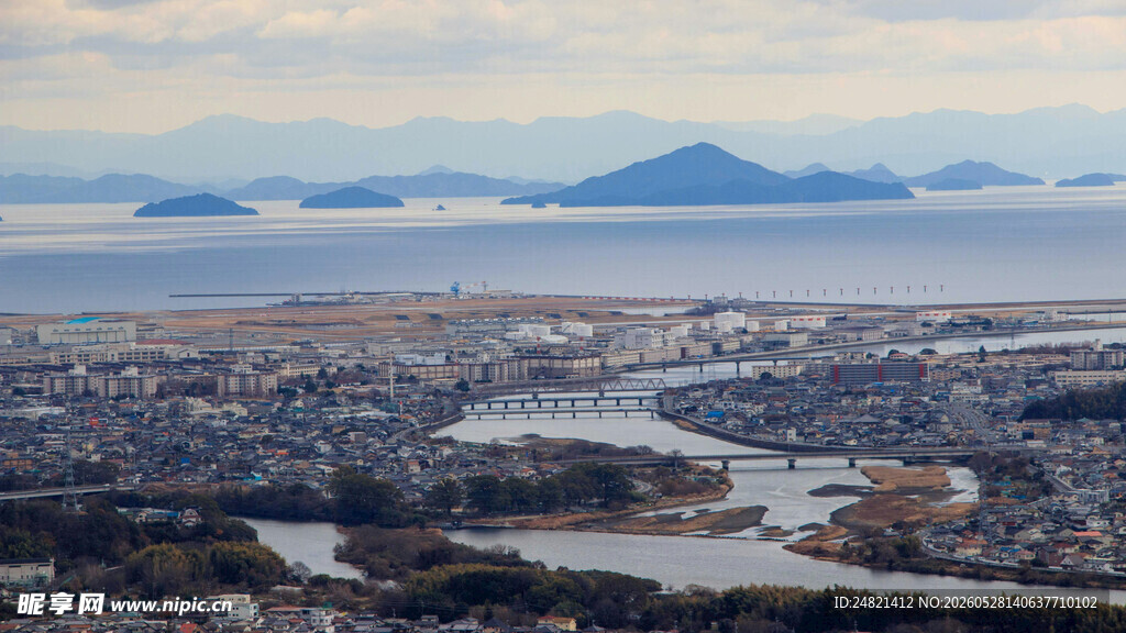 城市与海景的壮丽风光
