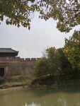 湖畔古城墙
