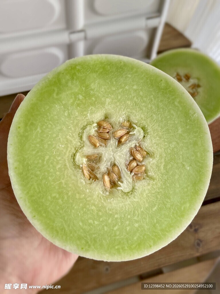 切开的绿瓤甜瓜