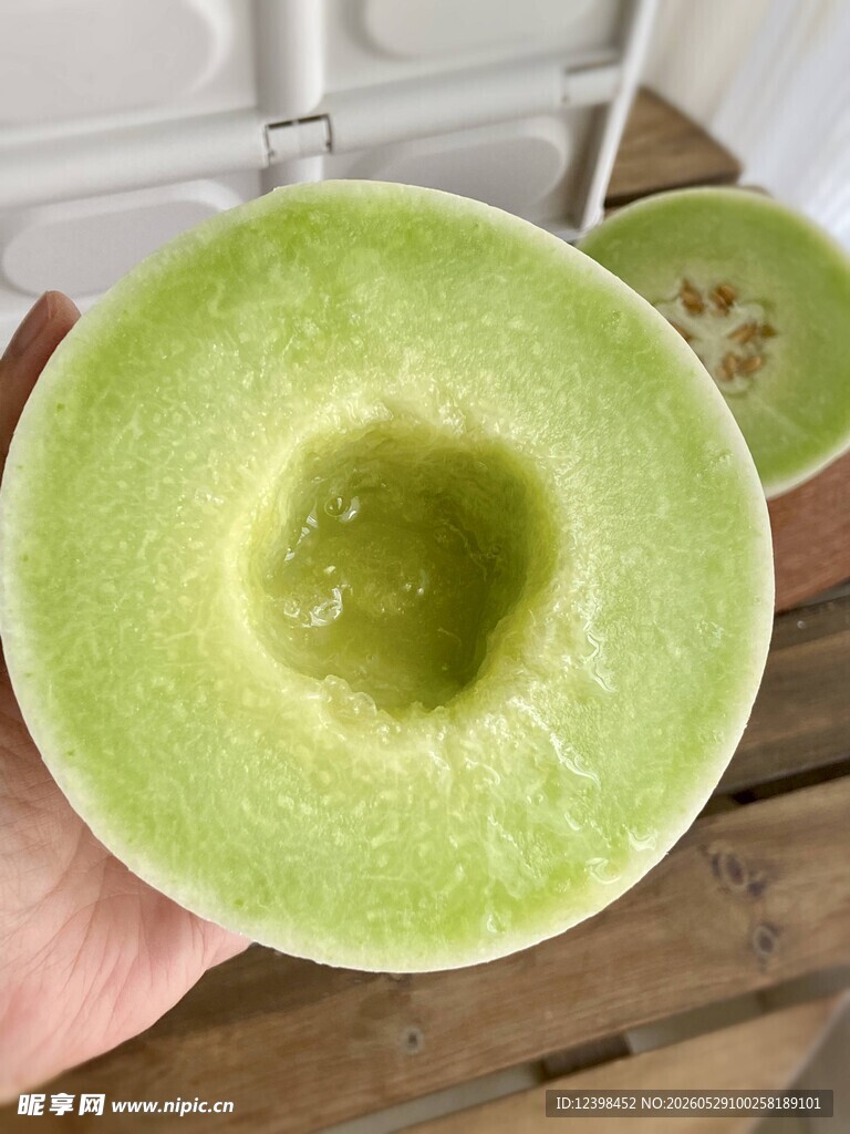 切开的绿色甜瓜