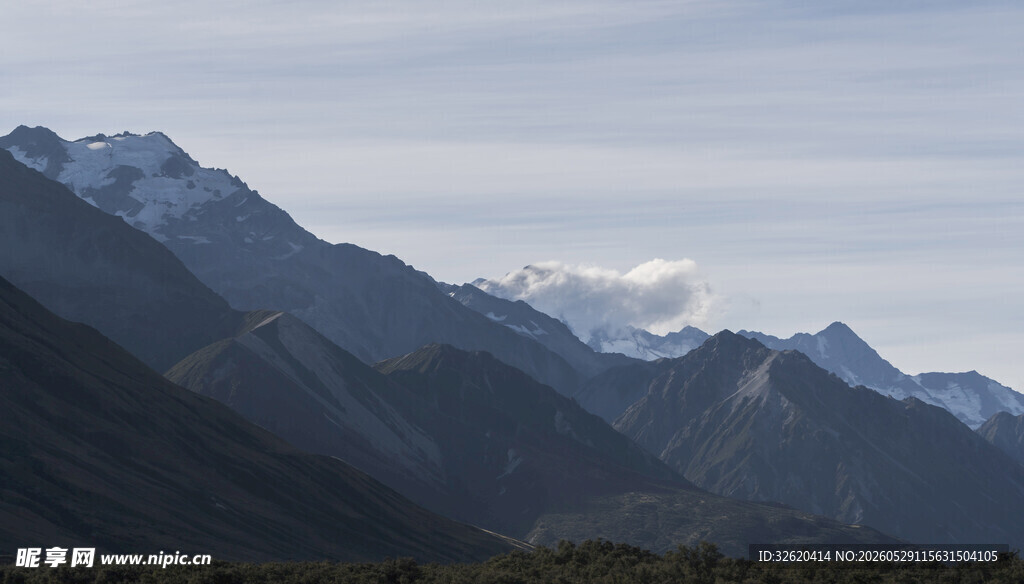 壮丽山脉风景