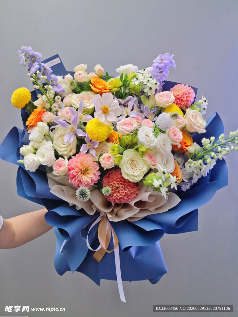 多彩花束绽放浪漫美好