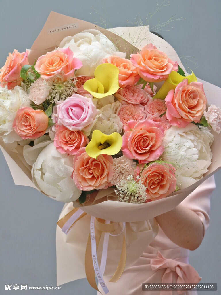 多彩鲜花花束