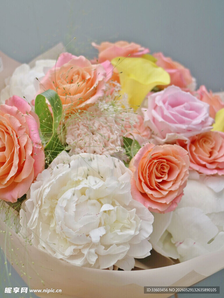 多彩鲜花花束