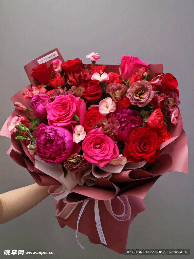 浪漫红粉鲜花花束
