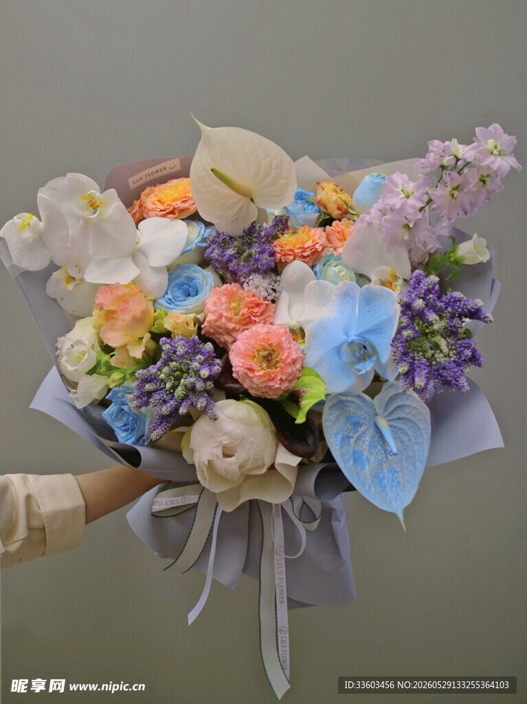 多彩花束绽放浪漫气息