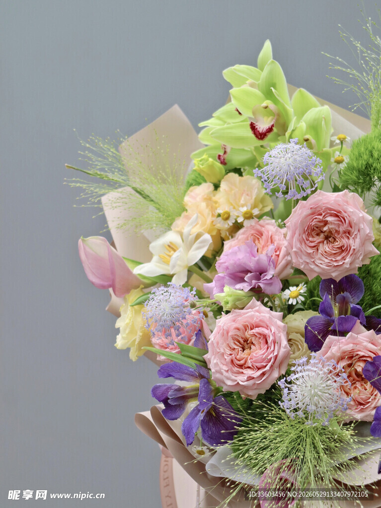 缤纷多彩鲜花花束