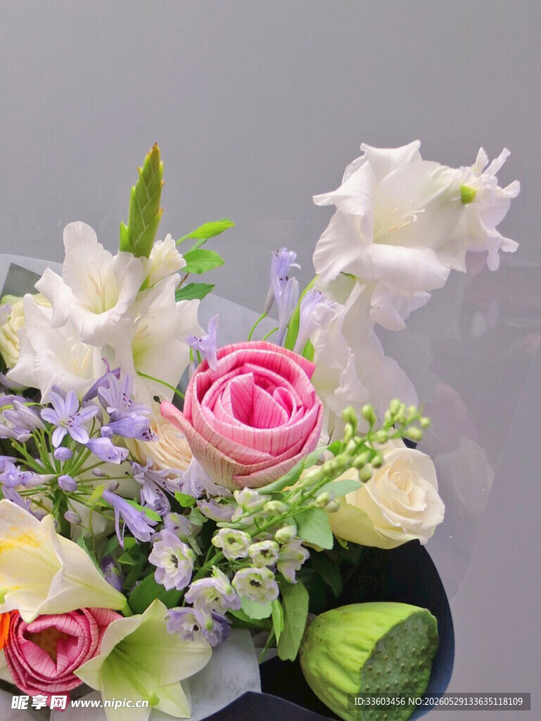多彩鲜花组合插花作品