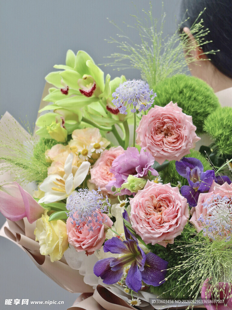 多彩鲜花花束