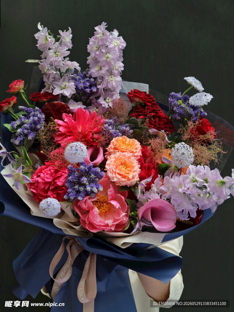 多彩缤纷鲜花花束