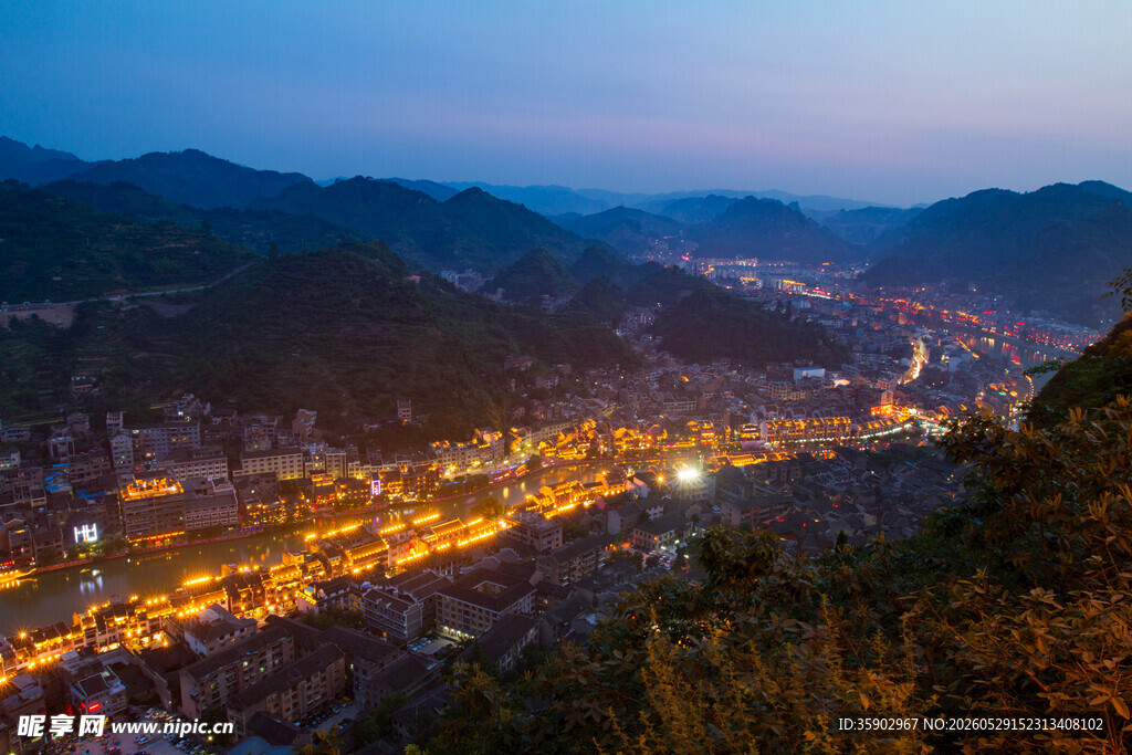 山城夜景俯瞰图