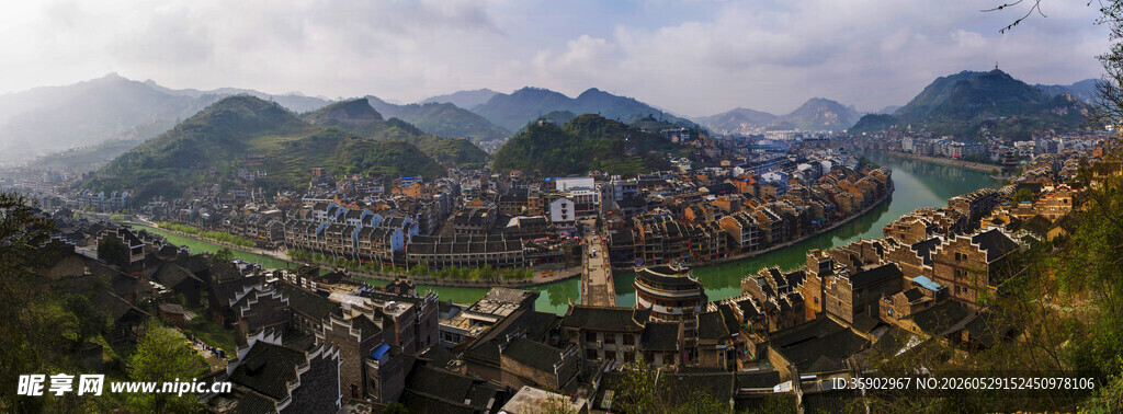山间古村落全景