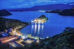 湖畔夜景静谧迷人风光