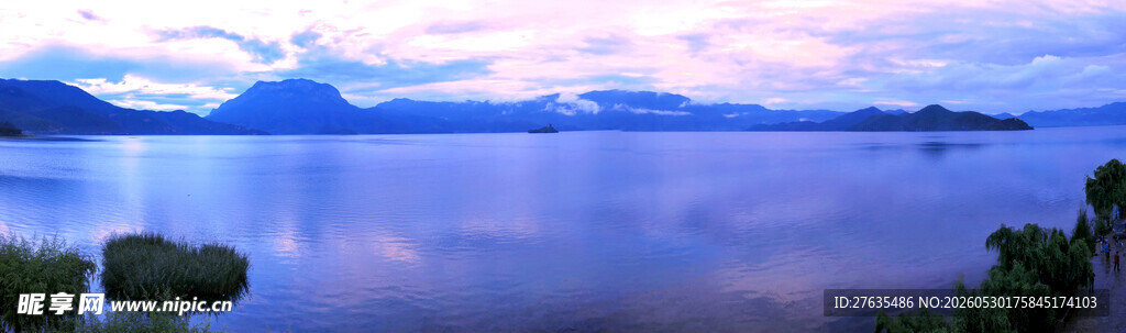 湖畔黄昏美景