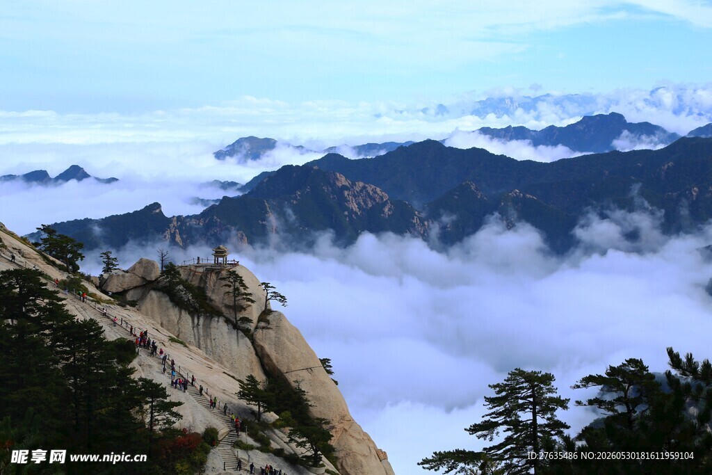 高山云海壮丽景观