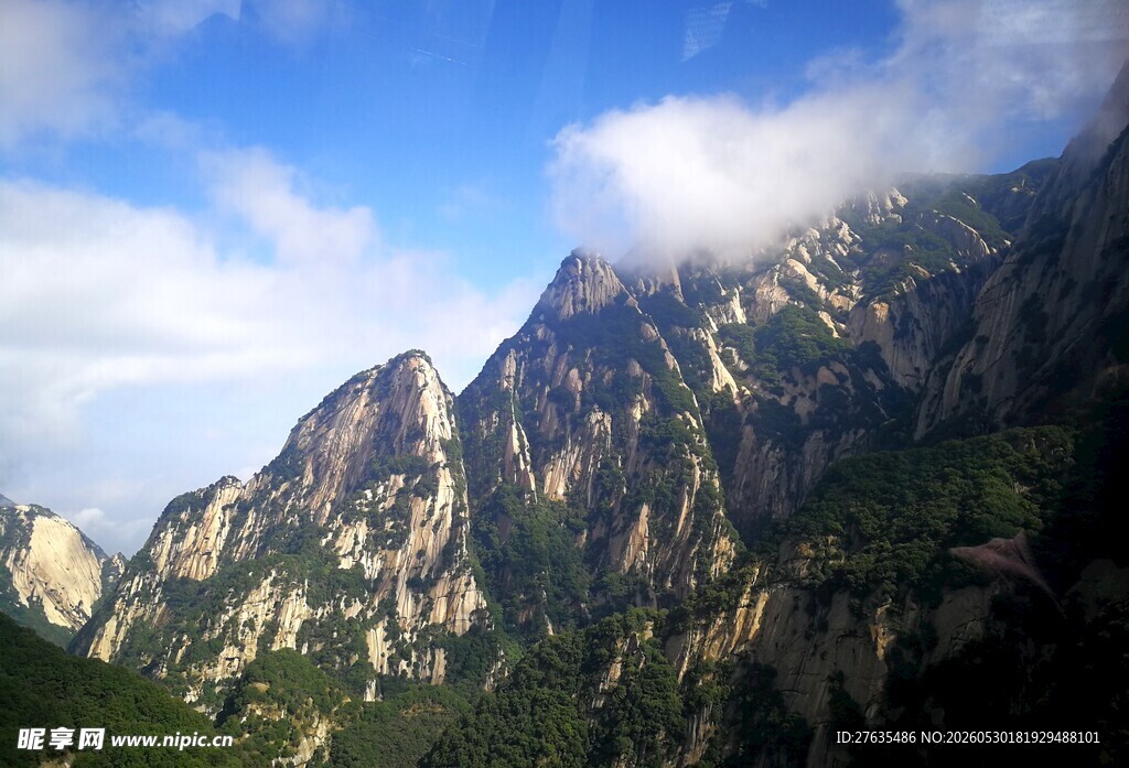 巍峨壮丽的高山美景