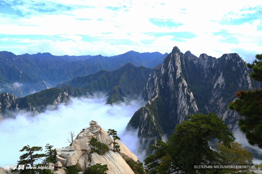 黄山壮丽云海山峰景观