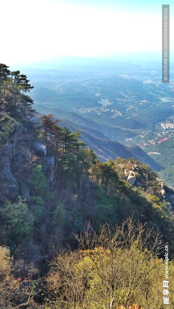山巅远眺风景