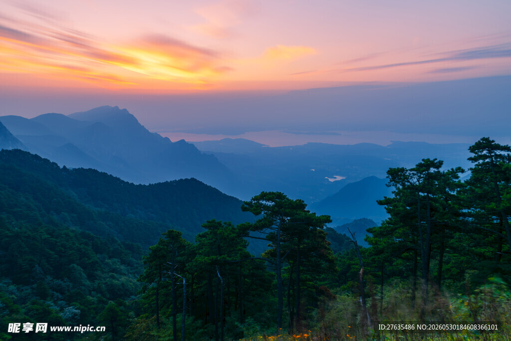 山间壮丽日出美景