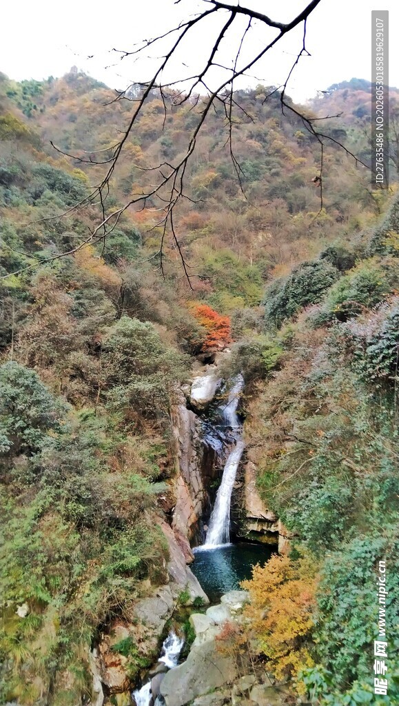 秋日山间飞瀑美景