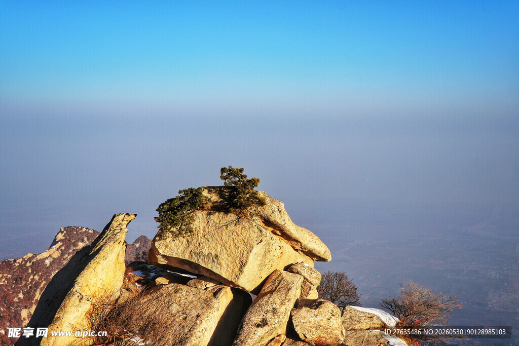 山巅奇景
