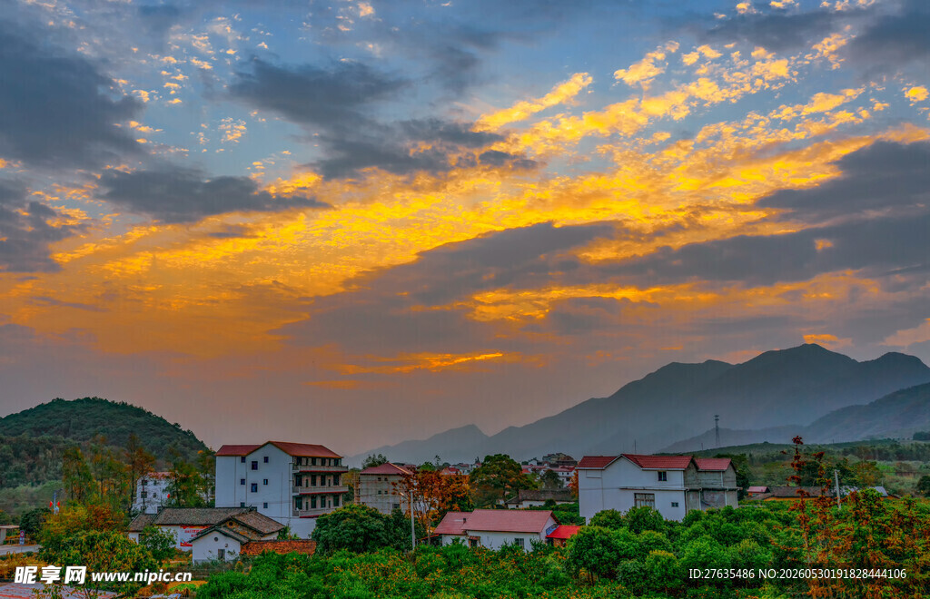 山村黄昏美景