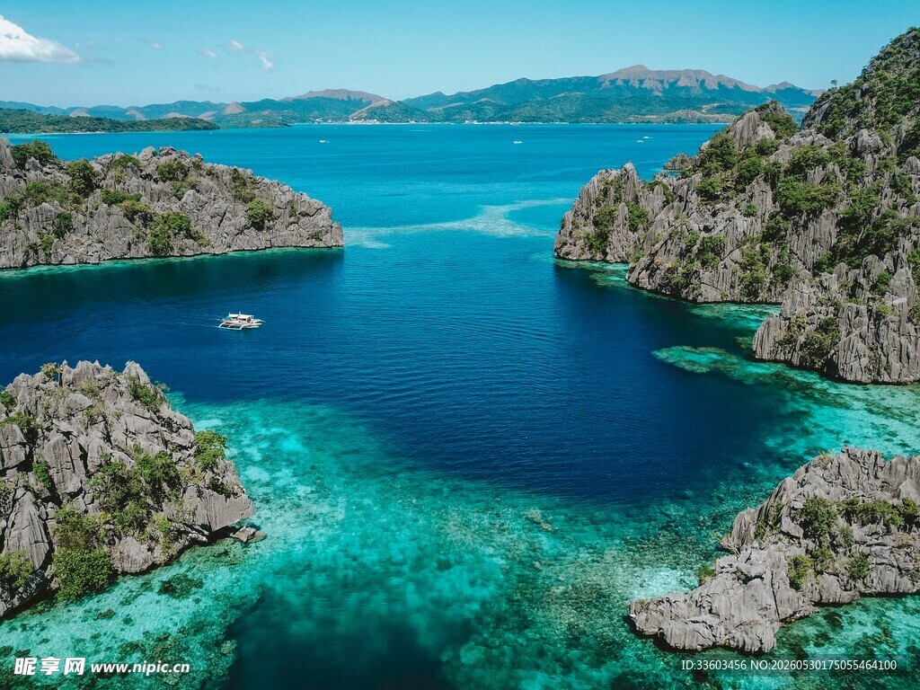 绝美海景中的嶙峋岛屿