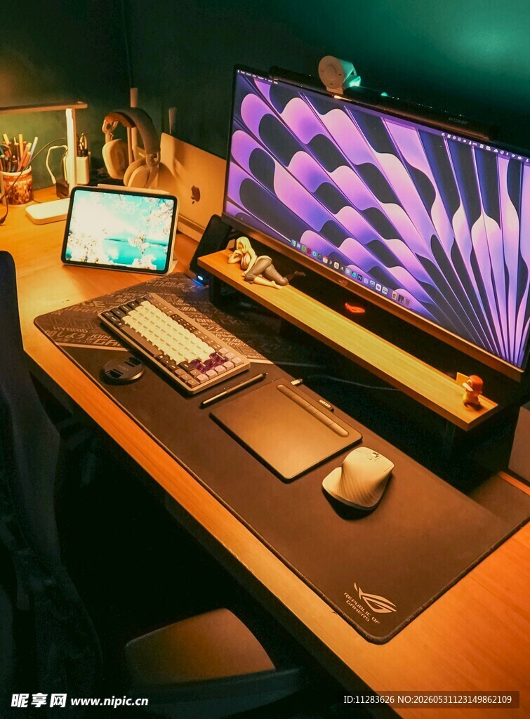 电脑办公桌设备