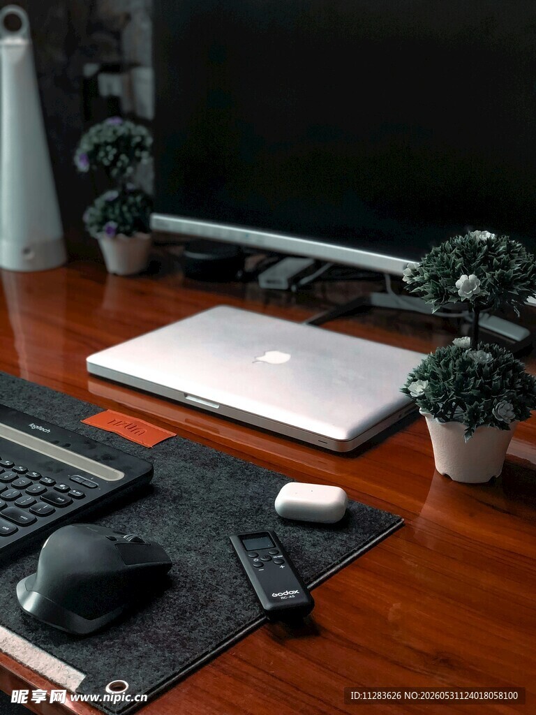 办公桌电脑外设