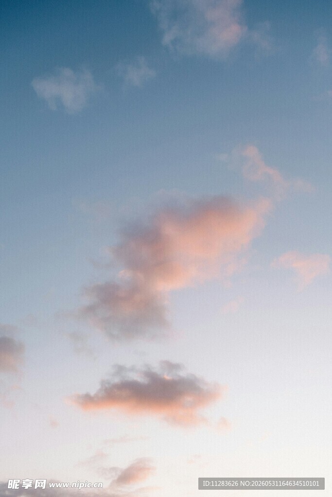 粉霞满天的梦幻天空