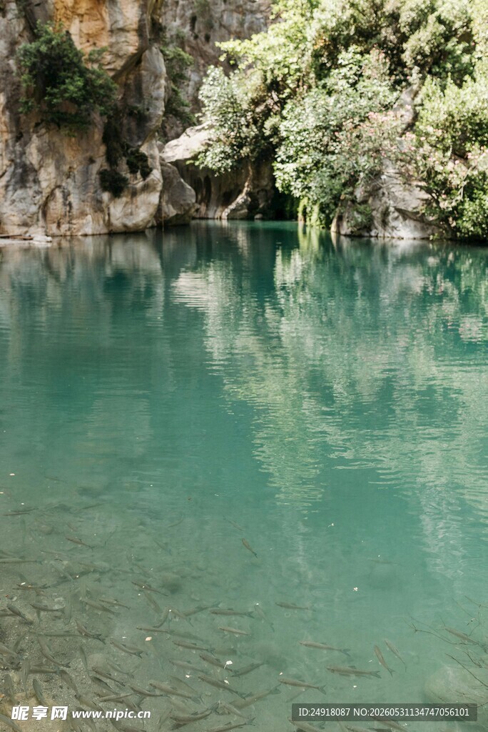 碧绿湖水自然风景风光