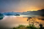 湖畔黄昏美景如画自然风光风景