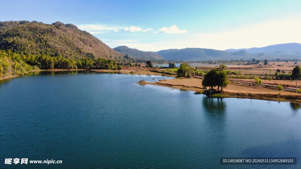 宁静湖畔风光自然风景