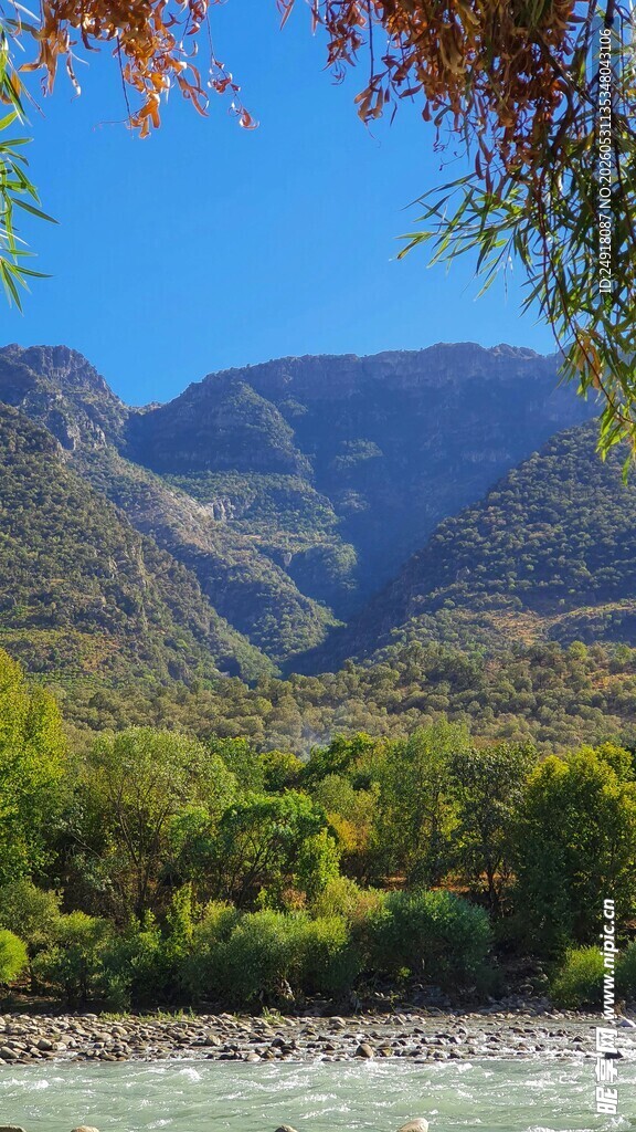 山间绿野山水相依自然风光风景