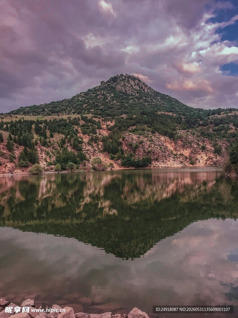 山间湖畔自然风光风景