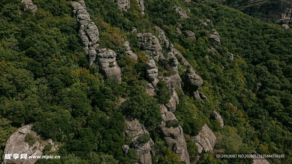 山峦叠翠自然风光风景