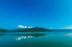 宁静湖景蓝天倒影自然风景风光